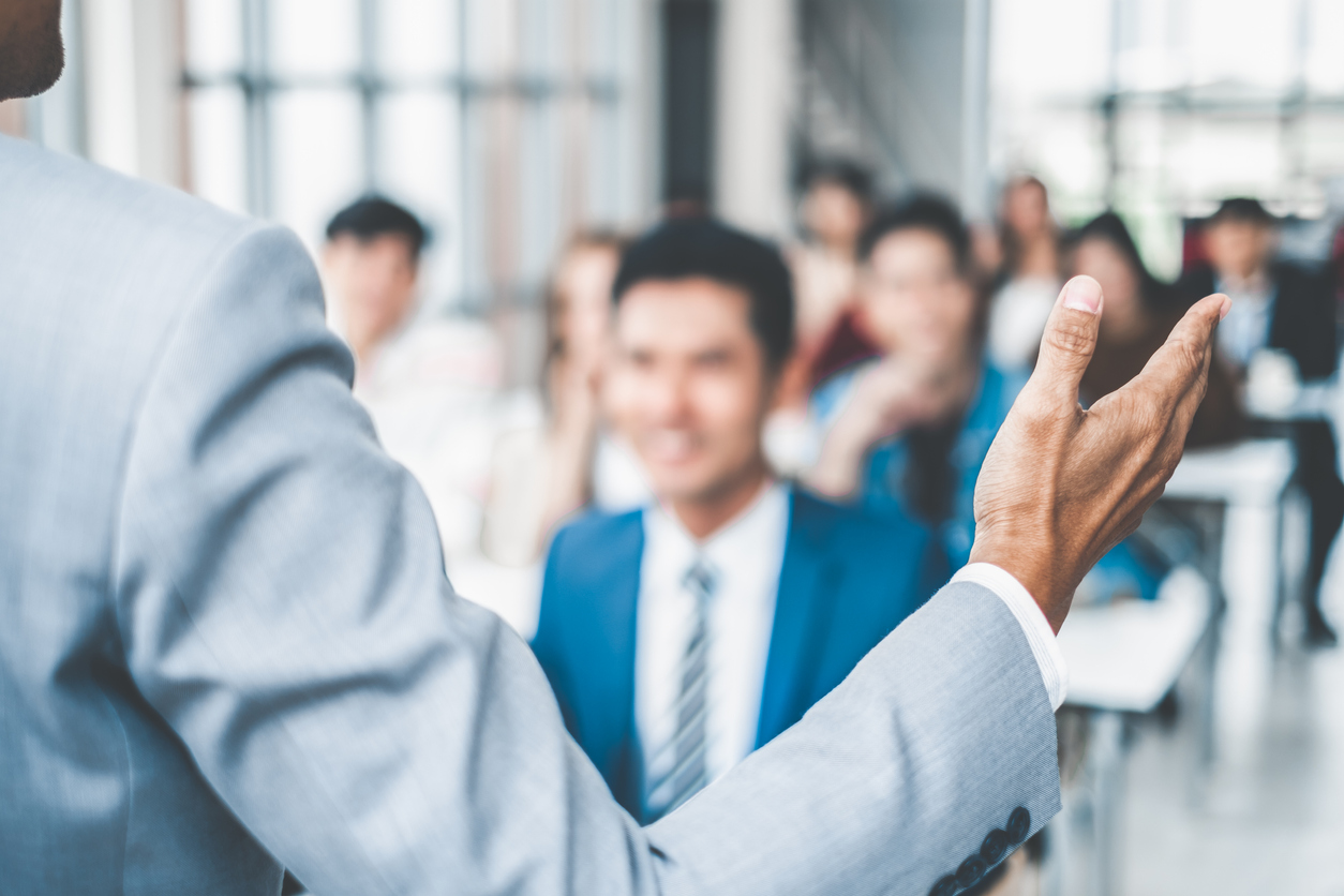 NUOVE COMPETENZE E NUOVE ASSUNZIONI: LA GESTIONE DELLE RISORSE UMANE NELL'ERA DELL'INTELLIGENZA ARTIFICIALE